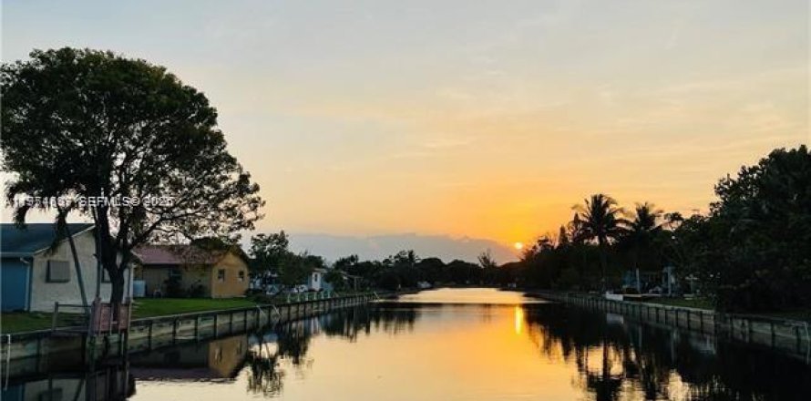 Дом в Тамарак, Флорида 3 спальни, 185.71м2 № 2036044