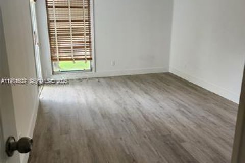 Снять в аренду виллу или дом в Тамарак, Флорида 3 спальни, 185.71м2, № 2036044 - фото 19