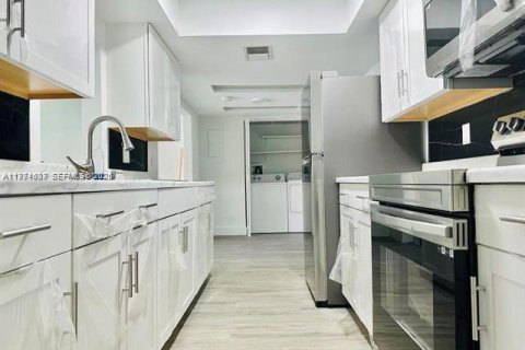 Снять в аренду виллу или дом в Тамарак, Флорида 3 спальни, 185.71м2, № 2036044 - фото 4