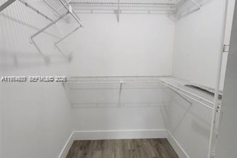 Снять в аренду виллу или дом в Тамарак, Флорида 3 спальни, 185.71м2, № 2036044 - фото 30