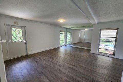 Снять в аренду виллу или дом в Тамарак, Флорида 3 спальни, 185.71м2, № 2036044 - фото 15