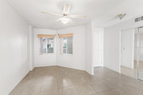 Condo in Cocoa Beach, Florida, 2 bedrooms  № 2379571 - photo 9