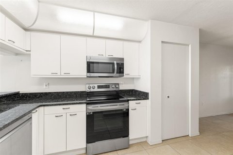 Condo in Cocoa Beach, Florida, 2 bedrooms  № 2379571 - photo 27