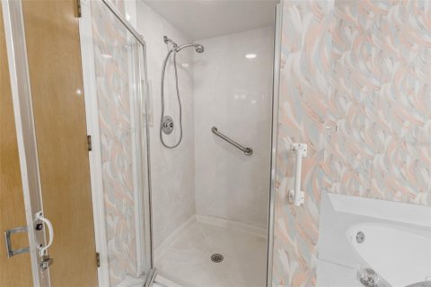 Condo in Cocoa Beach, Florida, 2 bedrooms  № 2379571 - photo 17