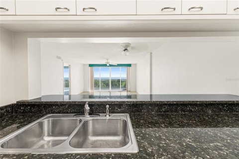 Condo in Cocoa Beach, Florida, 2 bedrooms  № 2379571 - photo 26