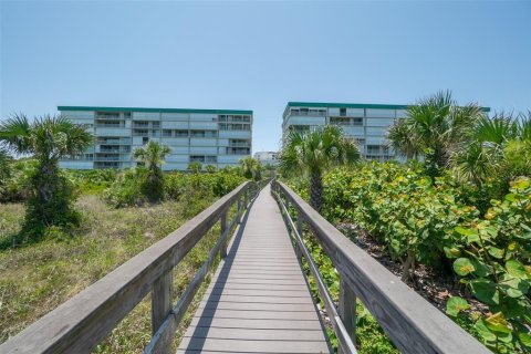 Condo in Cocoa Beach, Florida, 2 bedrooms  № 2379571 - photo 22