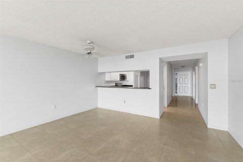 Condo in Cocoa Beach, Florida, 2 bedrooms  № 2379571 - photo 30