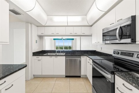 Condo in Cocoa Beach, Florida, 2 bedrooms  № 2379571 - photo 7