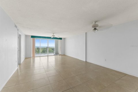 Condo in Cocoa Beach, Florida, 2 bedrooms  № 2379571 - photo 10