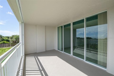 Condo in Cocoa Beach, Florida, 2 bedrooms  № 2379571 - photo 24