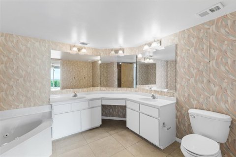 Condo in Cocoa Beach, Florida, 2 bedrooms  № 2379571 - photo 15