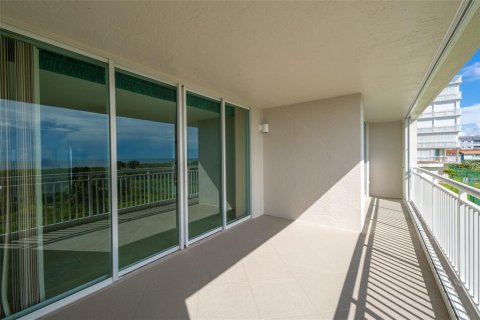 Condo in Cocoa Beach, Florida, 2 bedrooms  № 2379571 - photo 23