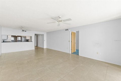 Condo in Cocoa Beach, Florida, 2 bedrooms  № 2379571 - photo 11