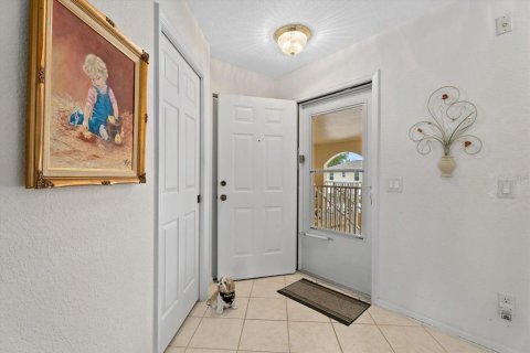 Condo in North Port, Florida, 2 bedrooms  № 2304440 - photo 6