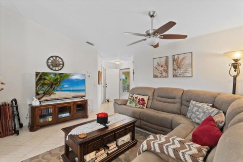 Condo in North Port, Florida, 2 bedrooms  № 2304440 - photo 10