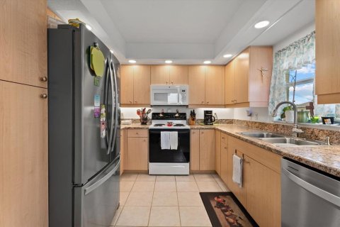 Condo in North Port, Florida, 2 bedrooms  № 2304440 - photo 13