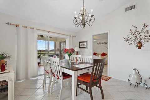 Condo in North Port, Florida, 2 bedrooms  № 2304440 - photo 11