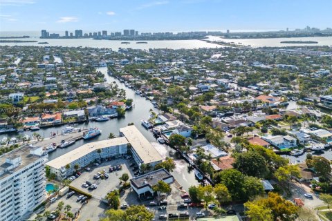Condominio en venta en North Miami, Florida, 4 dormitorios, 254.74 m2 № 1863335 - foto 18