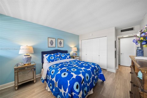 Condominio en venta en North Miami, Florida, 4 dormitorios, 254.74 m2 № 1863335 - foto 12