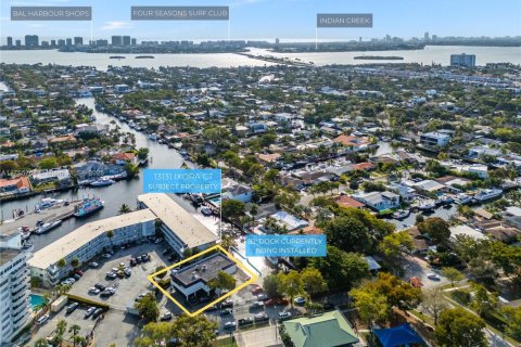 Condominio en venta en North Miami, Florida, 4 dormitorios, 254.74 m2 № 1863335 - foto 1