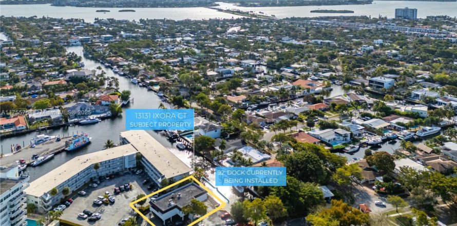 Condominio en North Miami, Florida, 4 dormitorios № 1863335