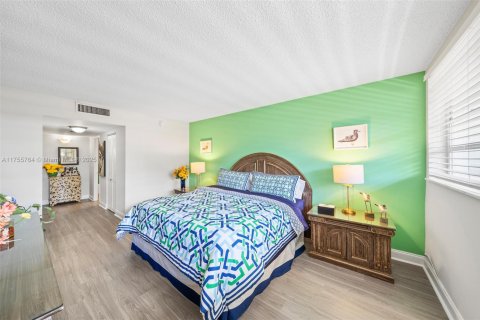 Condominio en venta en North Miami, Florida, 4 dormitorios, 254.74 m2 № 1863335 - foto 15