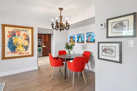 Condominio en venta en North Miami, Florida, 4 dormitorios, 254.74 m2 № 1863335 - foto 8