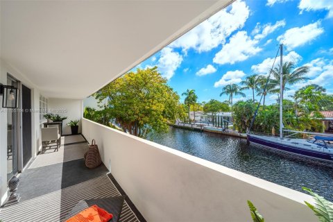 Condominio en venta en North Miami, Florida, 4 dormitorios, 254.74 m2 № 1863335 - foto 6