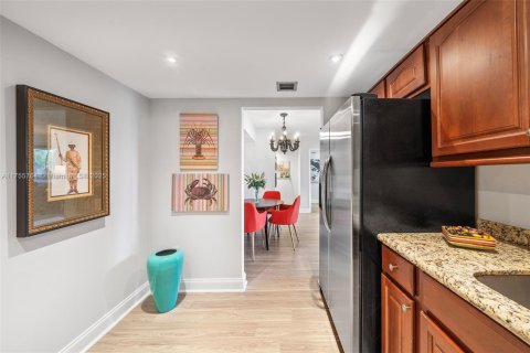 Condominio en venta en North Miami, Florida, 4 dormitorios, 254.74 m2 № 1863335 - foto 10