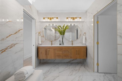 Villa ou maison à vendre à Coral Gables, Floride: 5 chambres, 397.06 m2 № 2417725 - photo 12