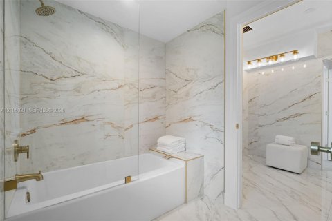 Villa ou maison à vendre à Coral Gables, Floride: 5 chambres, 397.06 m2 № 2417725 - photo 13