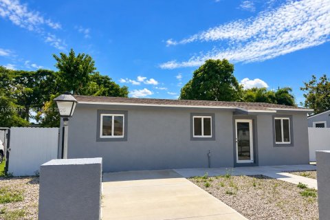 Villa ou maison à louer à Florida City, Floride: 3 chambres, 77.67 m2 № 2402036 - photo 3
