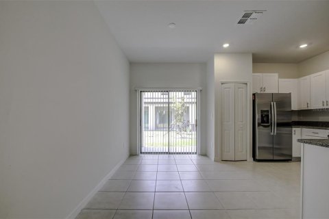 Touwnhouse à louer à New Port Richey, Floride: 3 chambres, 151.8 m2 № 2157895 - photo 13