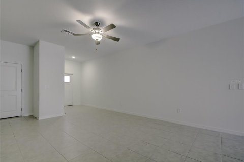 Touwnhouse à louer à New Port Richey, Floride: 3 chambres, 151.8 m2 № 2157895 - photo 9