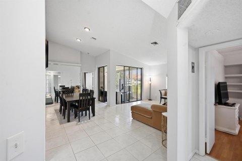 Condo in Boynton Beach, Florida, 2 bedrooms  № 2086506 - photo 6