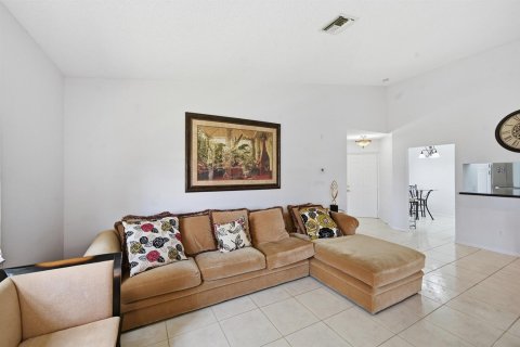 Condo in Boynton Beach, Florida, 2 bedrooms  № 2086506 - photo 11