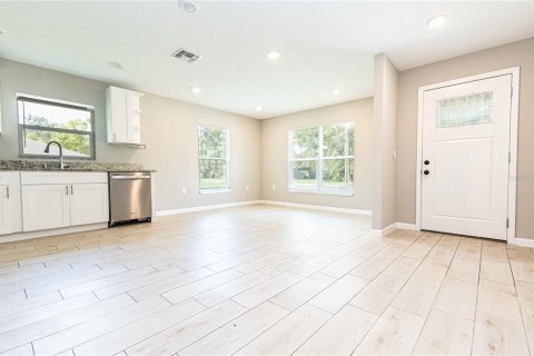 Casa en venta en Lake Panasoffkee, Florida, 3 dormitorios, 103.59 m2 № 1900439 - foto 7