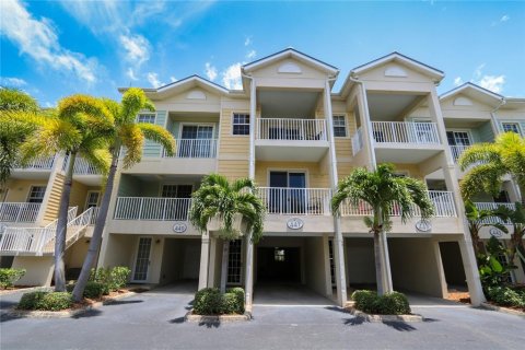 Townhouse in Ruskin, Florida 3 bedrooms, 131.46 sq.m. № 2211946