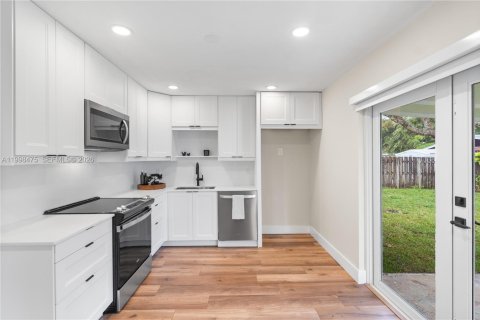 Casa en venta en Hollywood, Florida, 3 dormitorios, 111.3 m2 № 2065262 - foto 4