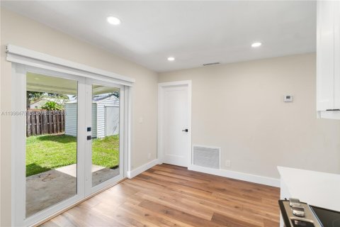 Casa en venta en Hollywood, Florida, 3 dormitorios, 111.3 m2 № 2065262 - foto 6