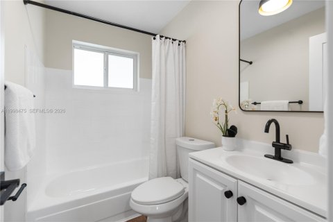 Casa en venta en Hollywood, Florida, 3 dormitorios, 111.3 m2 № 2065262 - foto 13