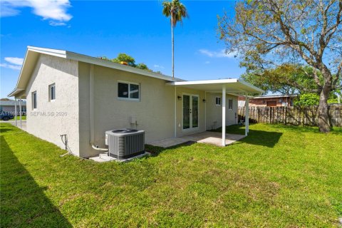 Casa en venta en Hollywood, Florida, 3 dormitorios, 111.3 m2 № 2065262 - foto 28