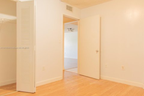 Copropriété à louer à Hialeah, Floride: 2 chambres, 93.27 m2 № 1874338 - photo 7