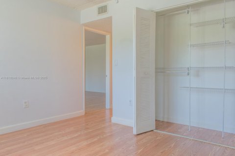 Condominio en alquiler en Hialeah, Florida, 2 dormitorios, 93.27 m2 № 1874338 - foto 8
