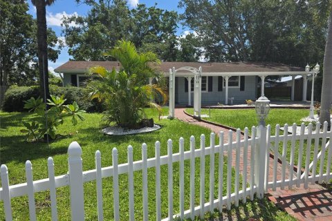 Villa ou maison à louer à Sarasota, Floride: 3 chambres, 122.63 m2 № 1918983 - photo 1