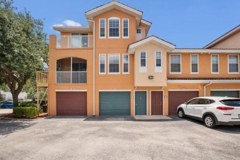 Condo in Orlando, Florida, 2 bedrooms  № 1785556 - photo 1