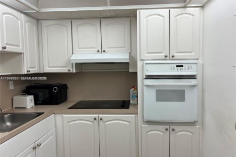 Copropriété à louer à Sunny Isles Beach, Floride: 2 chambres, 143.91 m2 № 2025767 - photo 11