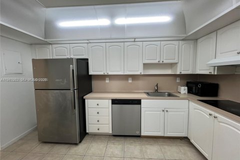 Copropriété à louer à Sunny Isles Beach, Floride: 2 chambres, 143.91 m2 № 2025767 - photo 10