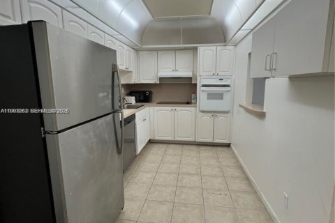 Copropriété à louer à Sunny Isles Beach, Floride: 2 chambres, 143.91 m2 № 2025767 - photo 12