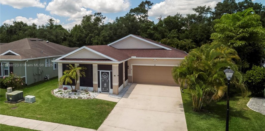 House in Sebastian, Florida 3 bedrooms, 163.51 sq.m. № 1696858